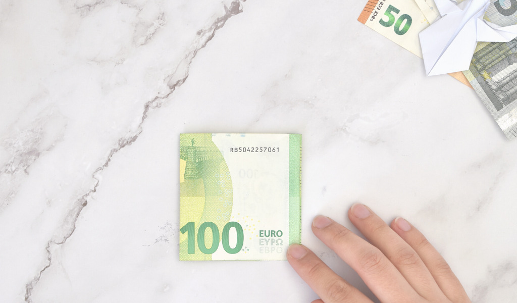Engel aus Geld falten - Anleitung Schritt 2