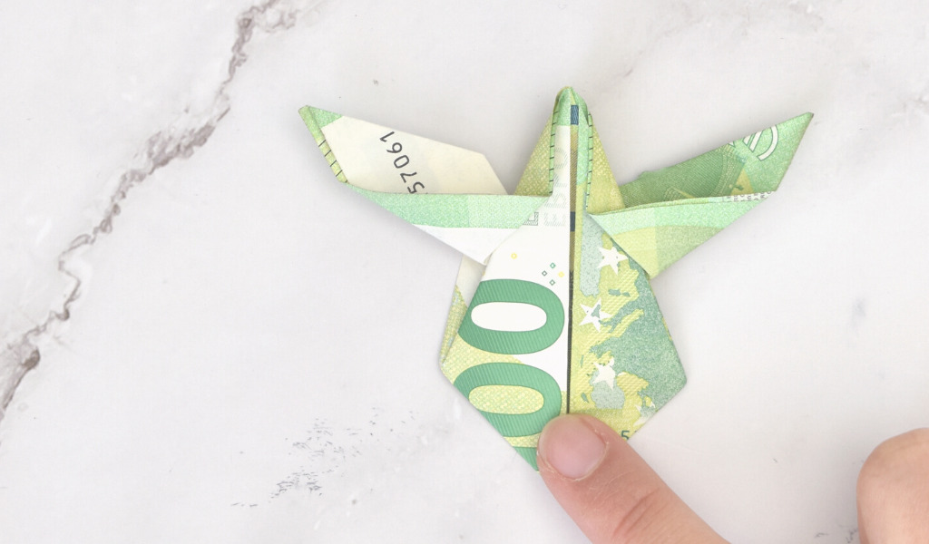 Engel aus Geld falten - Anleitung Schritt 20