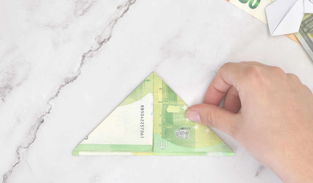 Engel aus Geld falten - Anleitung Schritt 4