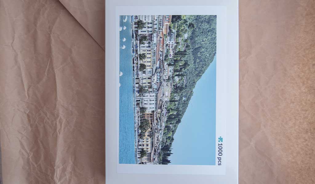 Fotogeschenke verpacken: Fotopuzzle von MEINFOTO in Geschenkpapier einpacken