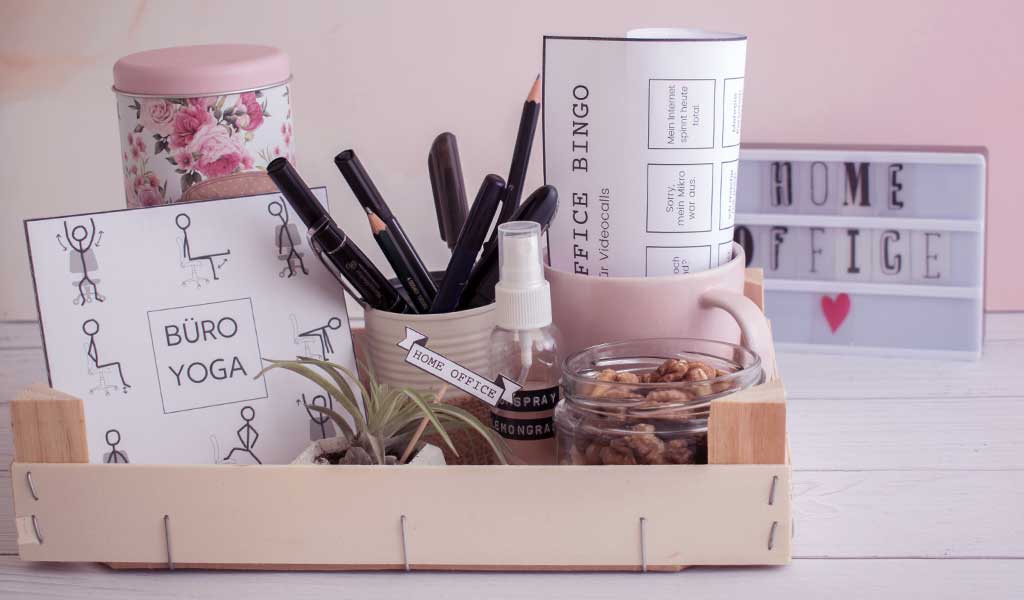 Geschenkkorb fürs Homeoffice mit Büro Yoga, Bingo, Kaffee, Stiftehalter, Snacks, Blumentopf
