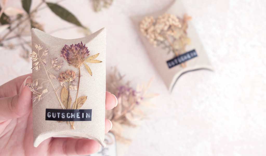DIY Gutscheinverpackung aus Klopapierrolle