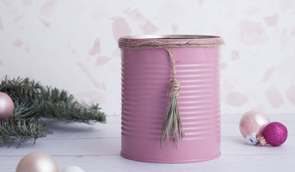 pinke Konservendose als nachhaltige Geschenkverpackung