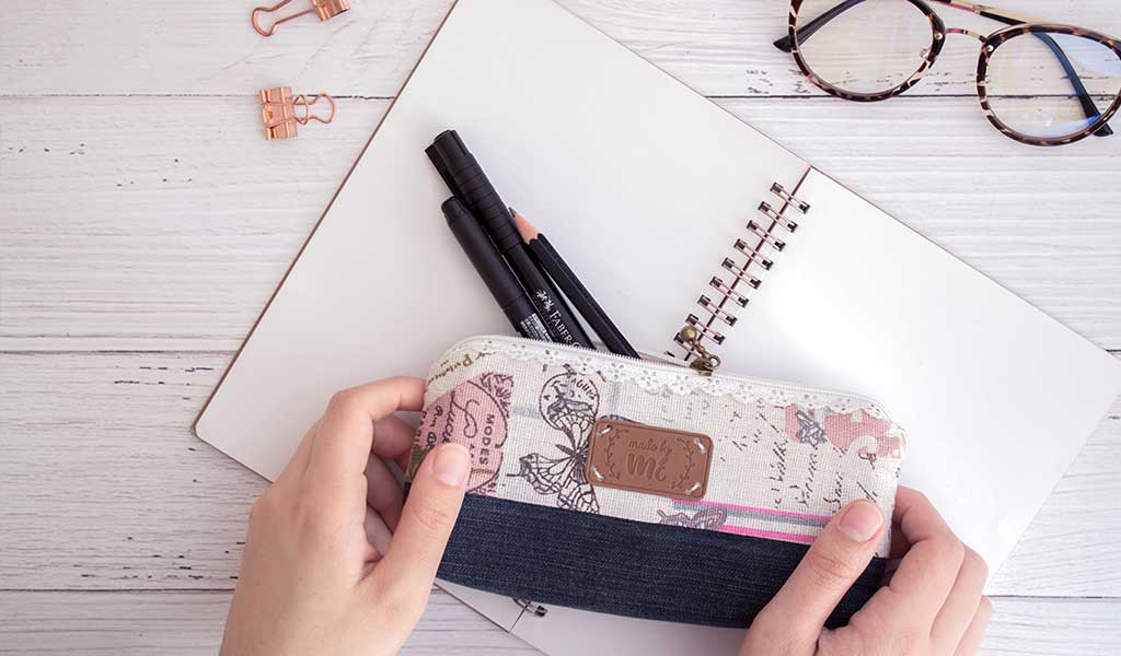 Selbstgenähtes Mäppchen für Stifte als Geschenk fürs Homeoffice