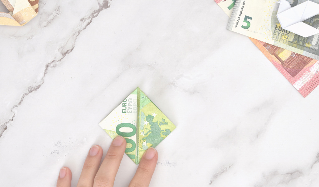 Taube aus Geld falten -Anleitung Schritt 10