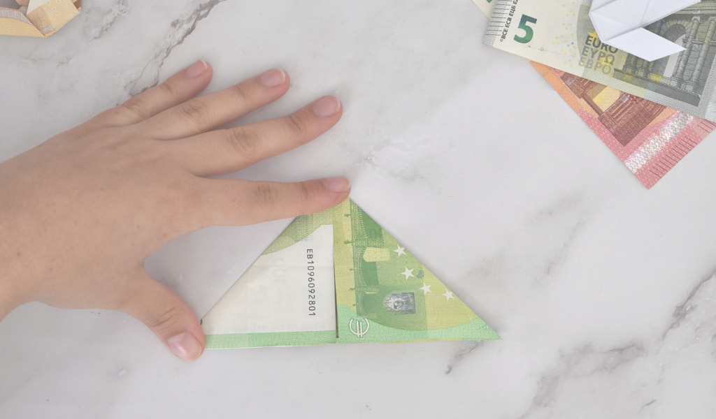 Taube aus Geld falten -Anleitung Schritt 8
