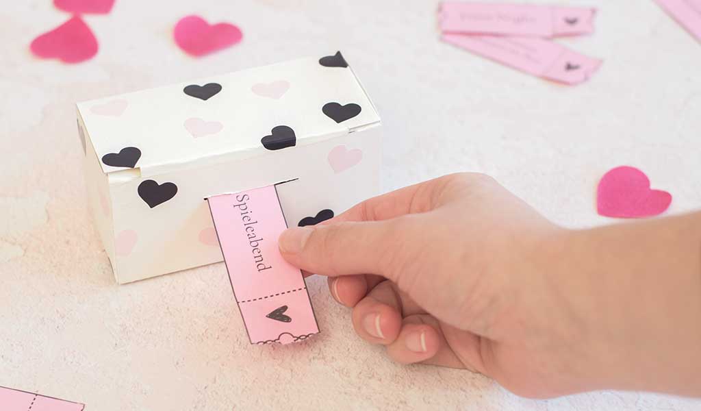 Pärchen-Coupons aus der Box als Geschenk zum Valentinstag