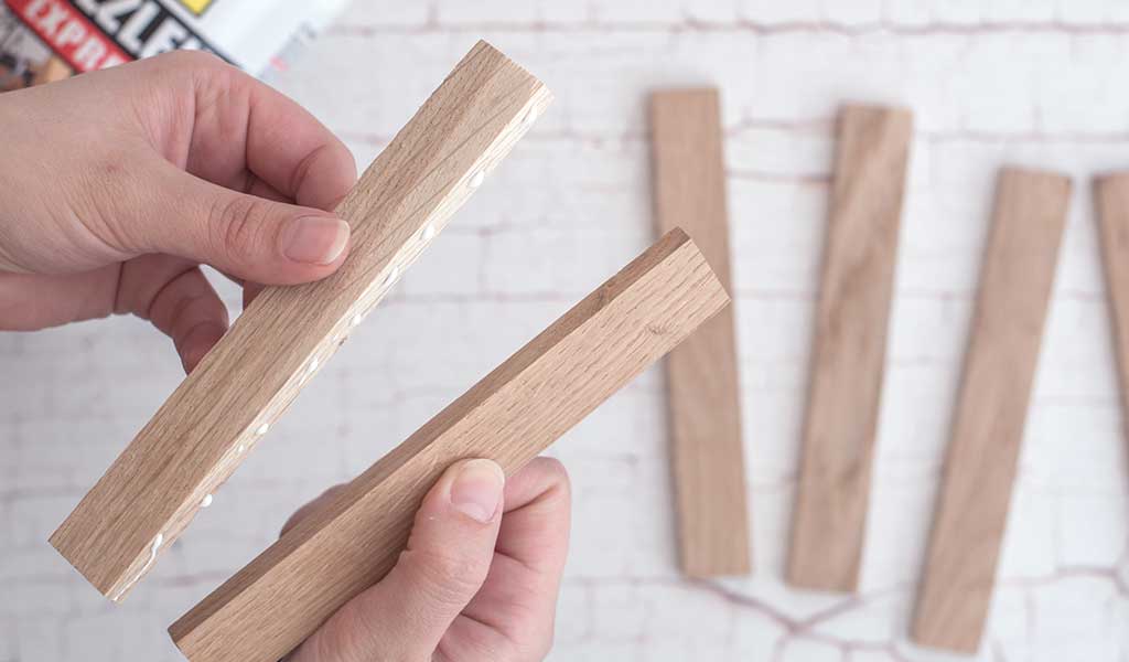 Easy Sticks mit Holzleim aneinander kleben