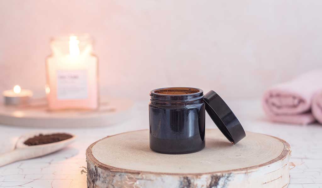 Selbstgemachtes belebendes Kaffee Peeling