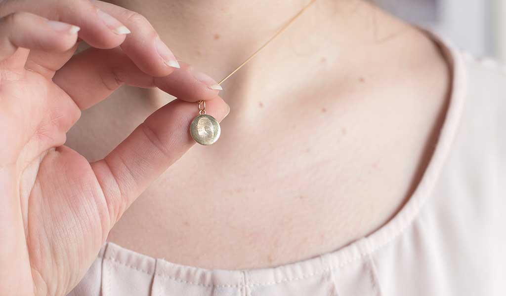 Kette mit Fingerabdruck als Trauergeschenk von Salome