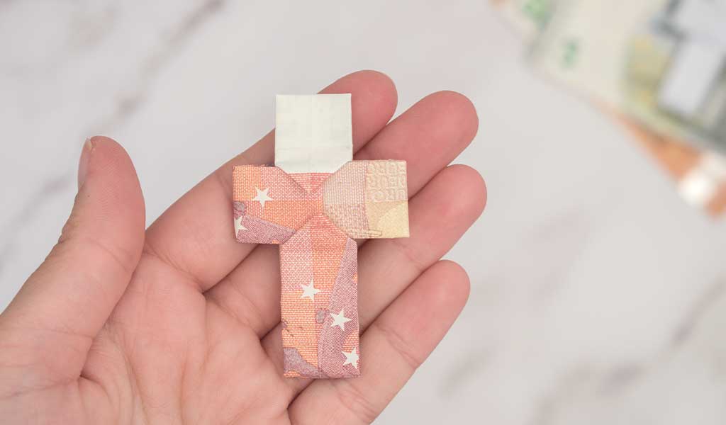 Kreuz aus Geld falten für Taufe, Konfirmation, Kommunion
