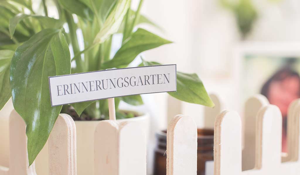 Erinnerungsgarten oder Trostgarten als Andenken an eine verstorbene Person
