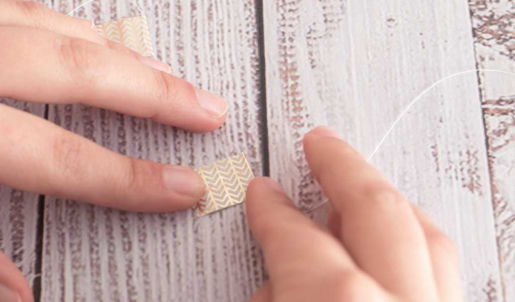 Washi Tape um das Garn falten
